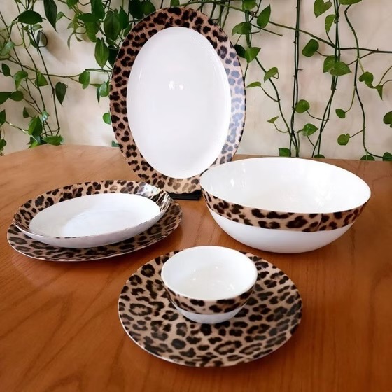 سرویس غذاخوری مقصود ۲۶ پارچه پلنگی ارکوپال مناسب ۶ نفر