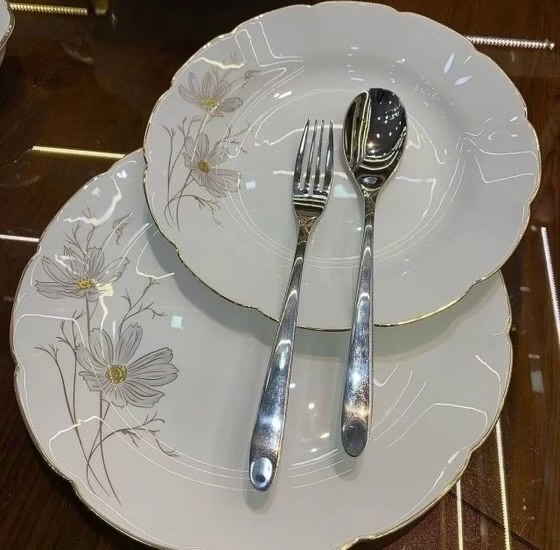 سرویس ارکوپال ۲۶ پارچه مدل نیلوفر طرح ژالین لب طلا